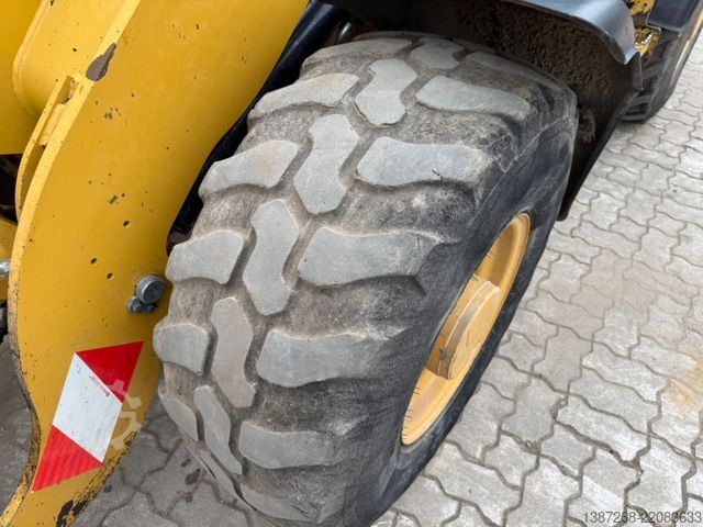 Tekerlekli yükleyici CATERPILLAR 907M / 2018 BJ / Schaufel + Gabel