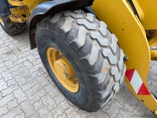 Tekerlekli yükleyici CATERPILLAR 907M / 2018 BJ / Schaufel + Gabel