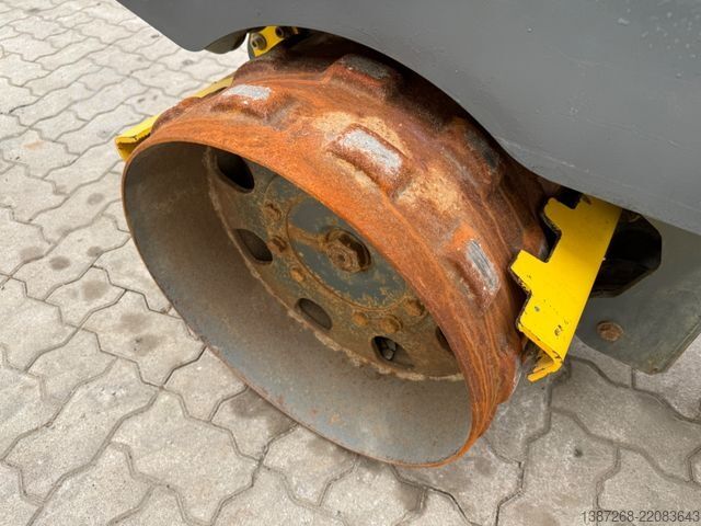 รถบดถังเดียว WACKER Neuson RT82-SC3 / 2015 BJ / 516 H / Remote