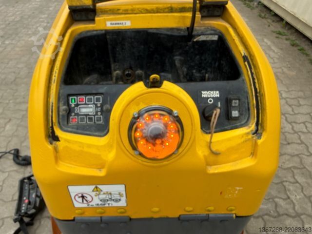 รถบดถังเดียว WACKER Neuson RT82-SC3 / 2015 BJ / 516 H / Remote