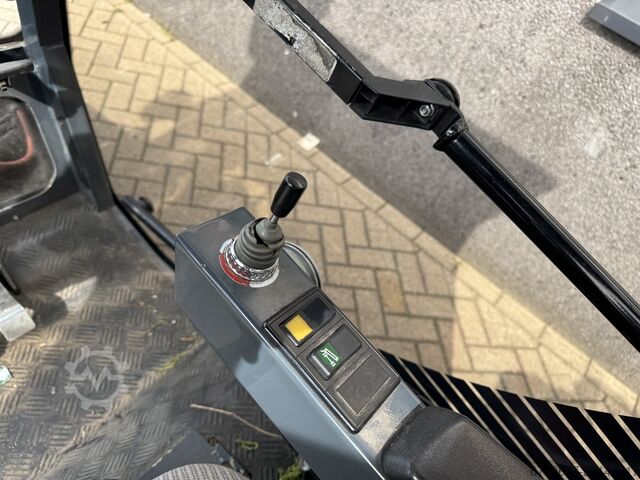 Nimos ECO-TRAC Weedcontrol / Plamenik za korov / Nosač alata Yanmar Diesel 4WD 2014 NIMOS ECO-TRAC Weedcontrol / Onkruidbrander / Werktuigdrager Yanmar Diesel 4WD 2014