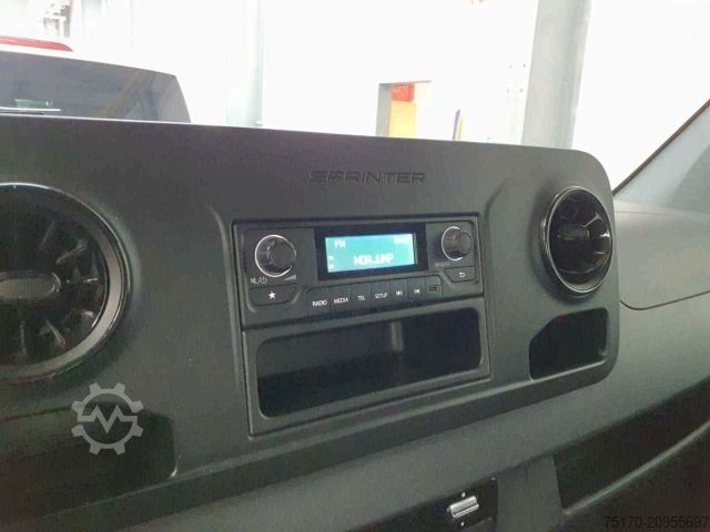 Kastenwagen MERCEDES-BENZ eSprinter 312 DHL Regal KEP-Ausbau