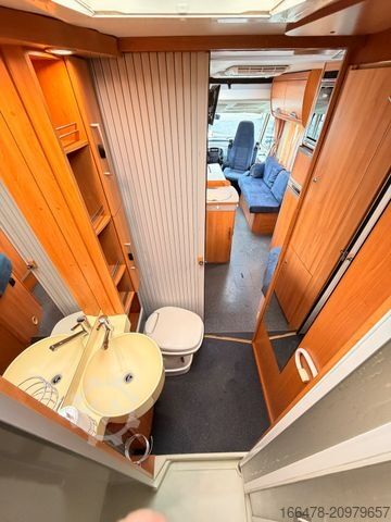 एकीकृत कैंपर HYMER/ERIBA B 654 *Festbett-Hubbett-Automatik-2xKlima*