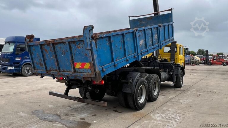 Tipper with crane Renault G 290 Manager (POMPE MANUELLE / GRUE / LAMES / ...