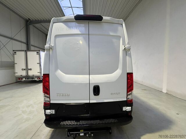 Komercijalno vozilo sa visokim krovom IVECO Daily 50C18 Kastenwagen *Navi*Ahk**