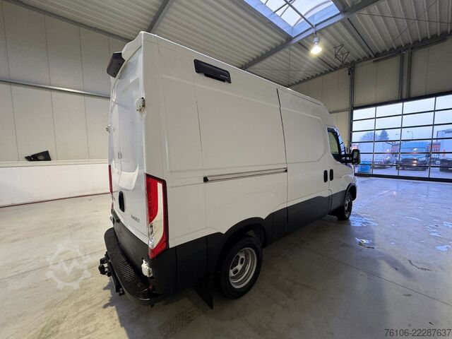 Komercijalno vozilo sa visokim krovom IVECO Daily 50C18 Kastenwagen *Navi*Ahk**