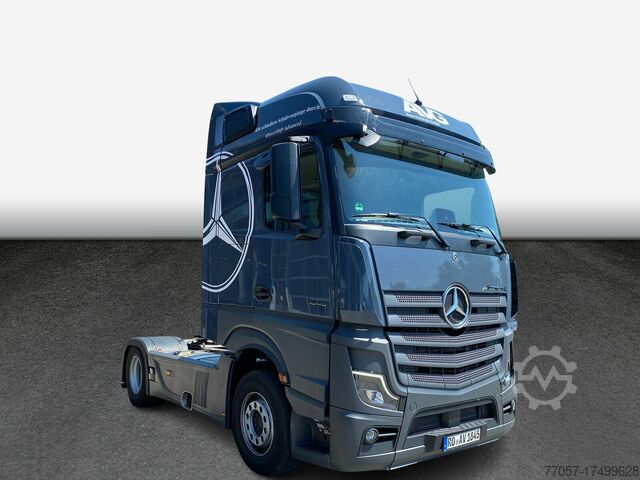 Štandardný ťahač Mercedes-Benz 1845 LS