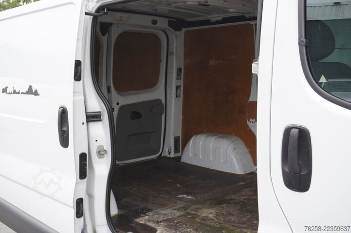 Carrinha de tejadilho alto Renault Trafic 2.0 dCi T29 | Airco | Trekhaken | €2.950...