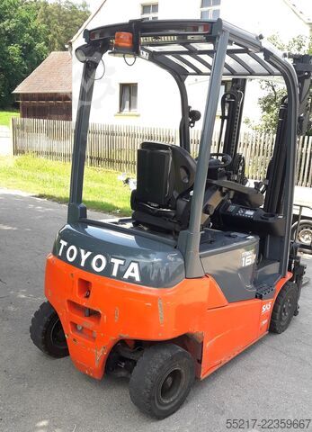 навантажувач Toyota 8FBM16T