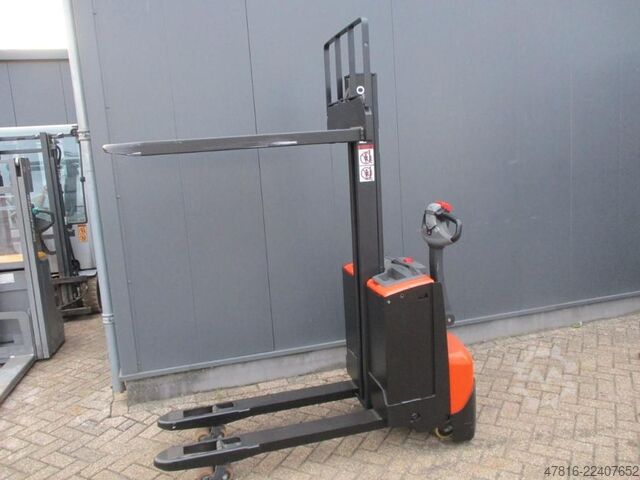 Hochhubwagen BT SWE 080L