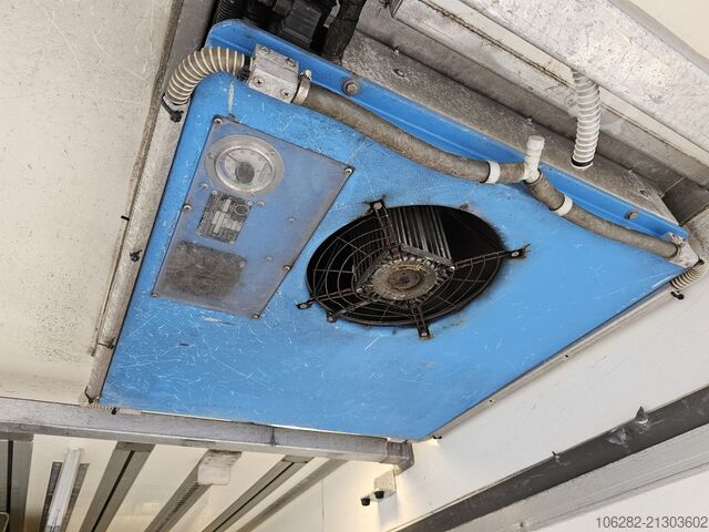 Truck with refrigerated box VOLVO FM330 6x2 FRIGOBLOCK Multizone Lenk u. L