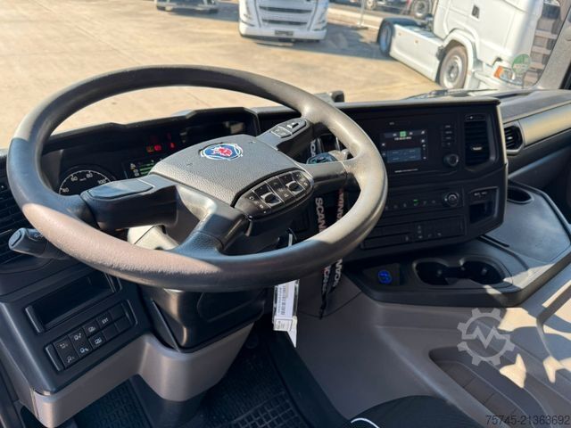 Tractor estándar SCANIA P 450 * RETARDER * FLACHDACH * STANDHEIZUNG *3 X