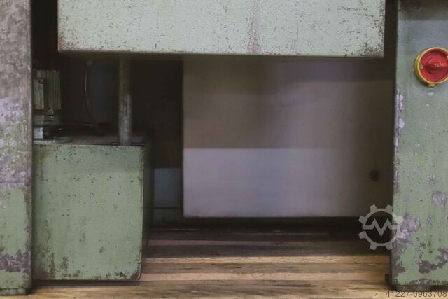 Fresemaskin med to spindler unbekannt Zweispindel-Fräsmaschine
