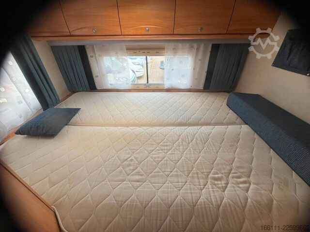 Daļēji integrēta kemperis ADRIA 670 SP - Festbett - Garage - 2 x Klima
