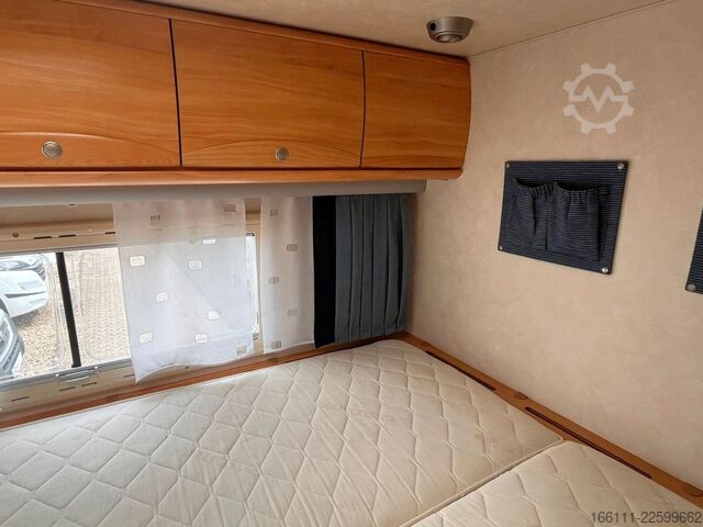 Daļēji integrēta kemperis ADRIA 670 SP - Festbett - Garage - 2 x Klima