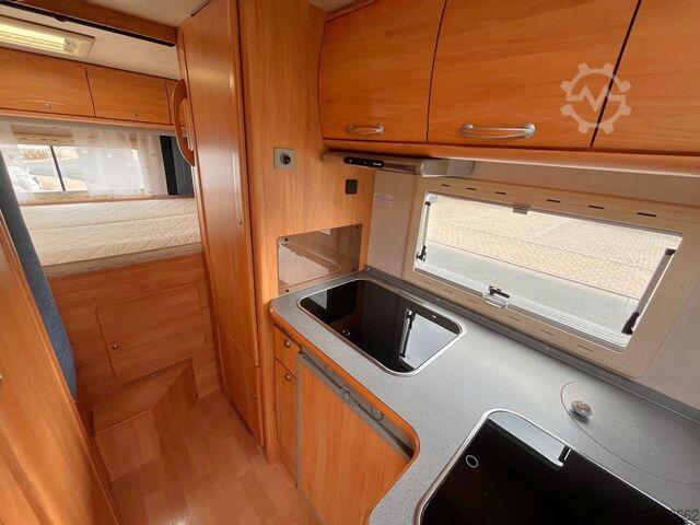Daļēji integrēta kemperis ADRIA 670 SP - Festbett - Garage - 2 x Klima