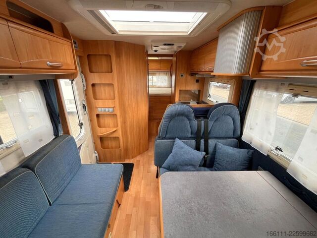 Daļēji integrēta kemperis ADRIA 670 SP - Festbett - Garage - 2 x Klima