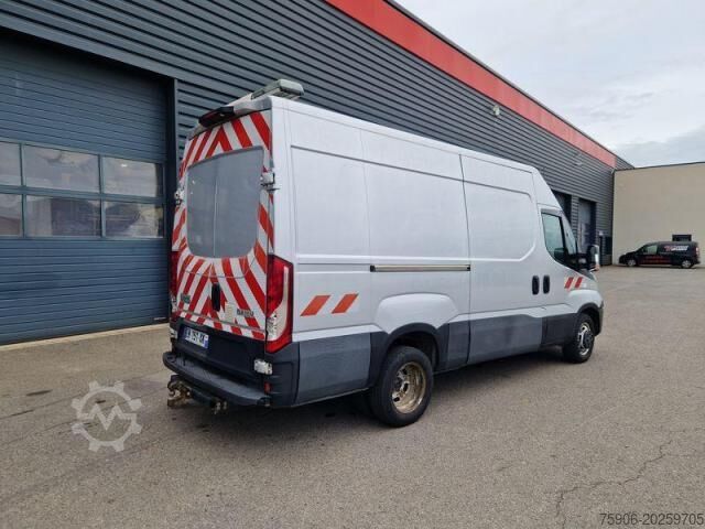 Fourgon tôlé Iveco Daily 35C18