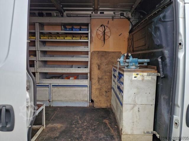 Fourgon tôlé Iveco Daily 35C18