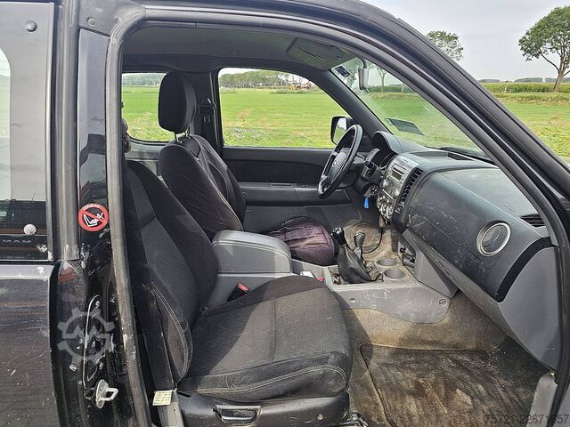 Nhặt lên FORD RANGER 2.5TDCi Wildtrak SC
