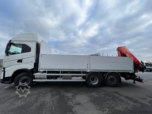 Crane yang terpasang pada truk IVECO S-WAY 490/BAUSTOFF/KRAN PALFINGER ODER FASSI