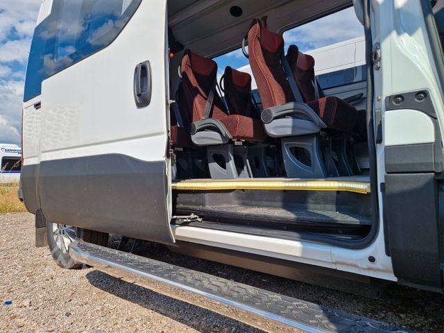 Kleinbus IVECO Daily C35 M1 9 Sitzer sauberes Fahrzeug
