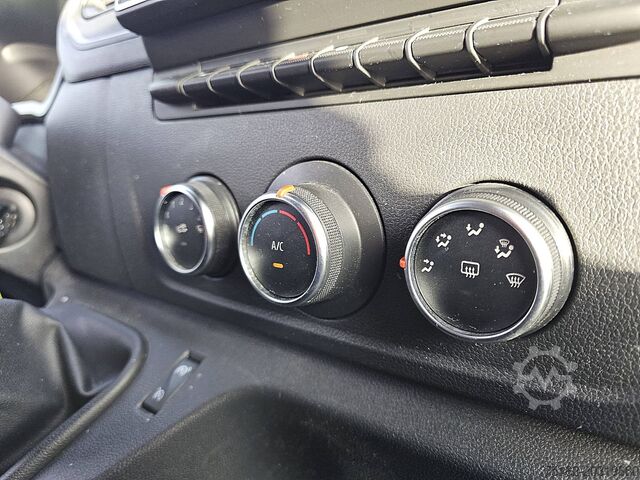 High-roof van RENAULT MASTER 2.3 L2H2 Navi Euro6 AC!