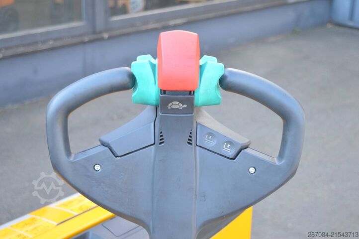 Ręczny wózek paletowy Jungheinrich EJE 225