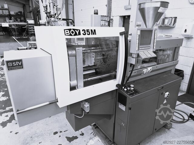 Injection molding machine Boy 35M