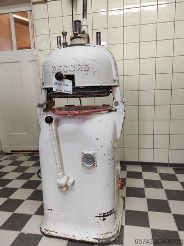 Rozdeľovač a zaoblenie na rolky Record 