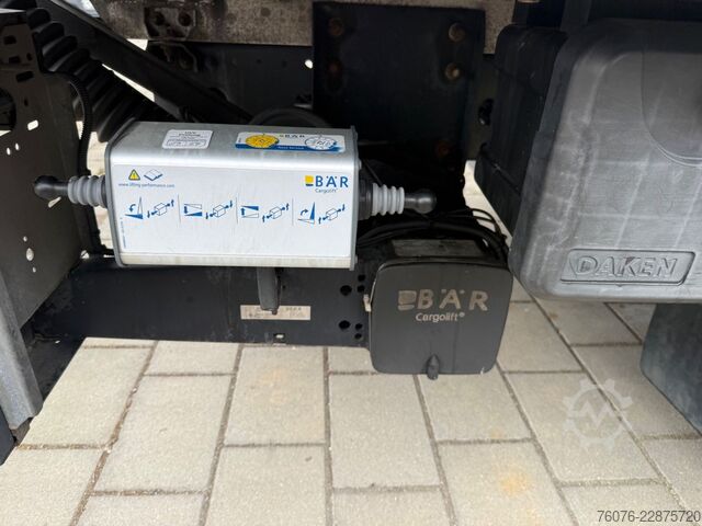 Skapbil MERCEDES-BENZ MB 818 L 5 m Koffer LBW 1t 2,5 t NL Klima Kamera
