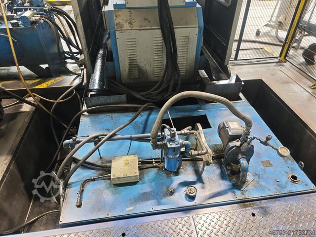 Macchina CNC per formatura a flusso DENN RL-600 CNC