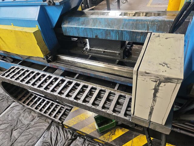 Macchina CNC per formatura a flusso DENN RL-600 CNC