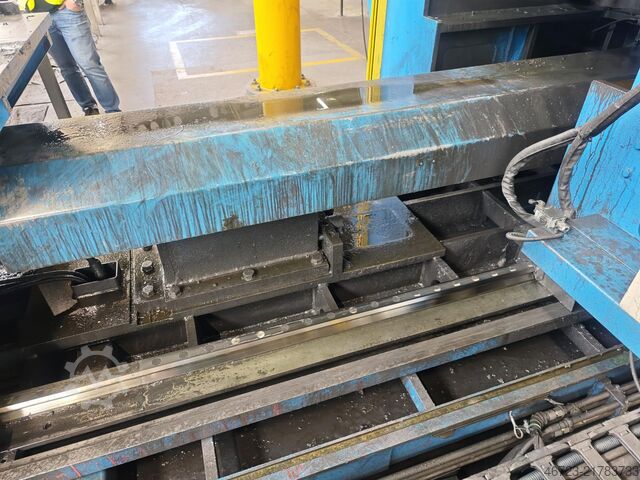 Macchina CNC per formatura a flusso DENN RL-600 CNC