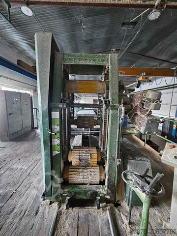 Gergaji pita dengan konveyor Drevo Trust 6710