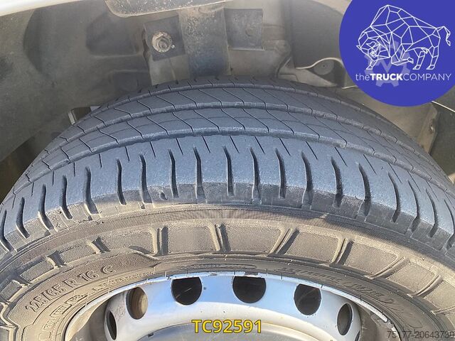 Transportasi penumpang Renault Master 130