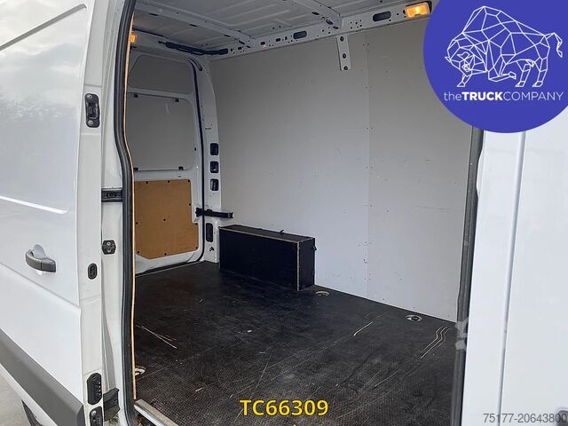 박스 밴 Nissan Interstar 130.35 L2H2