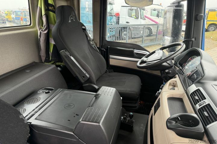 Rúllupalli vörubíll MAN TGS 35.500 8x2 Palfinger / Swiss-Vehicle