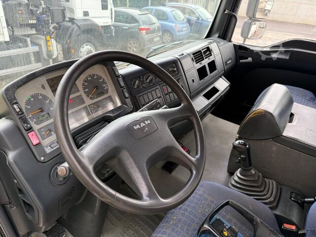 Vrachtauto met open laadbak MAN TG 360A