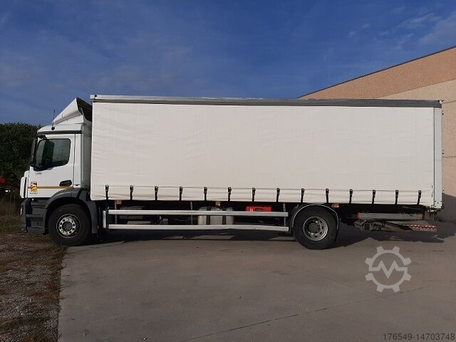 Kamion s ravnom platformom s ceradom Mercedes-Benz Antos 1830 L