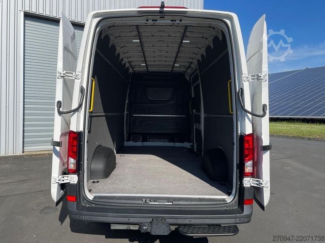 ואן גבוה-גג VOLKSWAGEN Crafter 35 L4H3 NAVI AHK RFK oh. Schäden