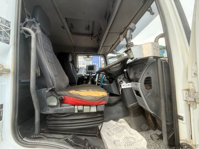 Gatusopmaskin MERCEDES-BENZ Axor 1833 Kehrmaschine VAL?air HD 200 - Bar 9 m³