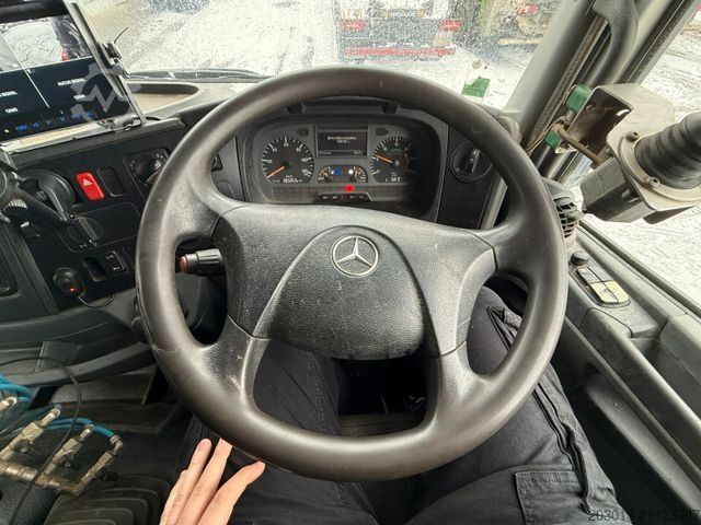 Gatusopmaskin MERCEDES-BENZ Axor 1833 Kehrmaschine VAL?air HD 200 - Bar 9 m³