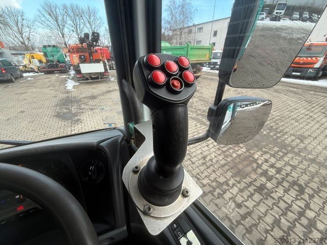 Gatusopmaskin MERCEDES-BENZ Axor 1833 Kehrmaschine VAL?air HD 200 - Bar 9 m³