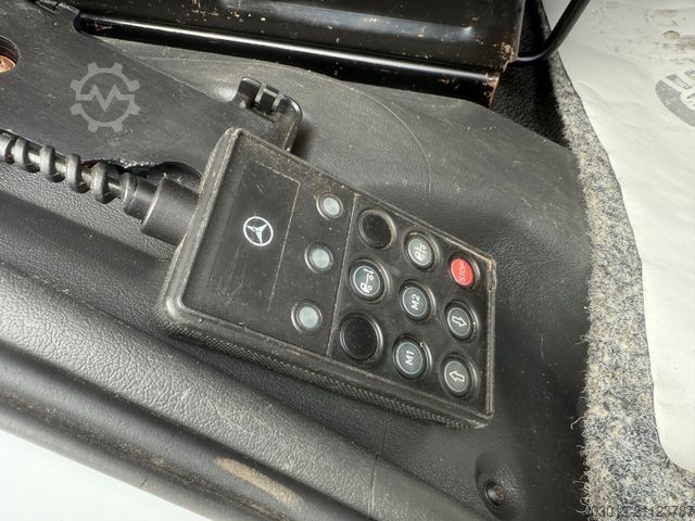 Gatusopmaskin MERCEDES-BENZ Axor 1833 Kehrmaschine VAL?air HD 200 - Bar 9 m³