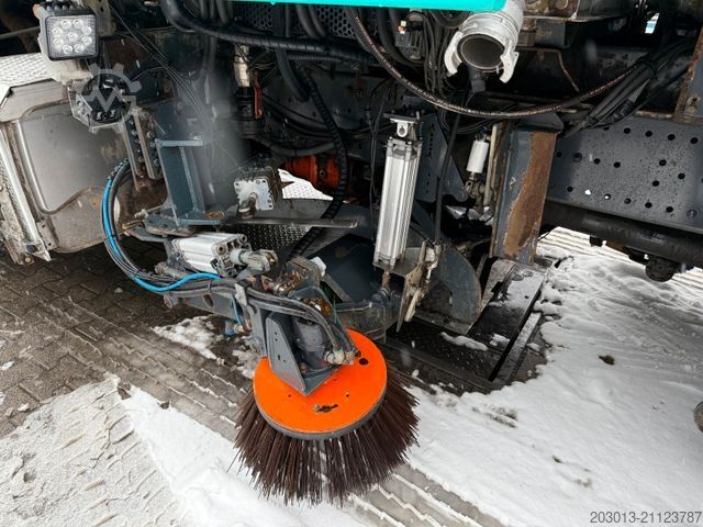 Gatusopmaskin MERCEDES-BENZ Axor 1833 Kehrmaschine VAL?air HD 200 - Bar 9 m³