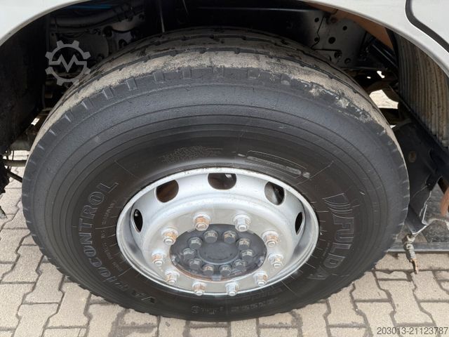 Gatusopmaskin MERCEDES-BENZ Axor 1833 Kehrmaschine VAL?air HD 200 - Bar 9 m³