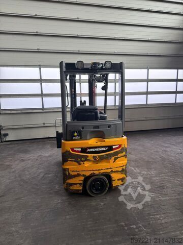Elétrico – 3 rodas Jungheinrich EFG216k Triplex Lithium