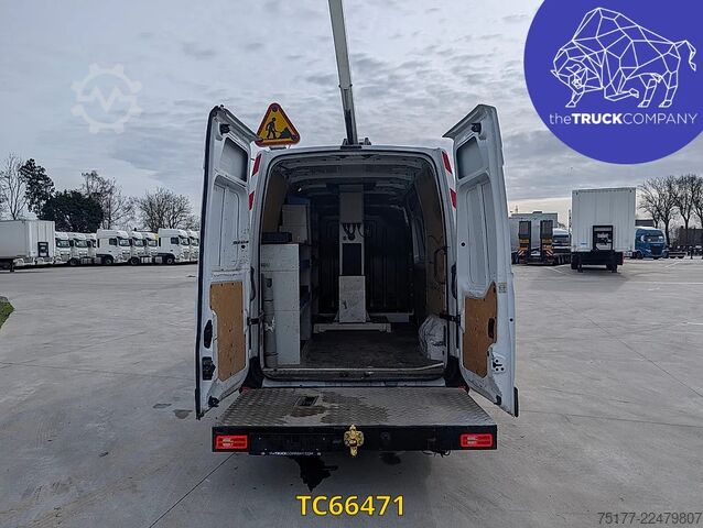 Hebebühne Renault Master 145.35 nacelle