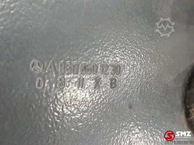 Частина шасі Mercedes Occ onderste tredebeugel rechts Mercedes